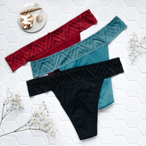 Set of 3 menstrual thong with lace